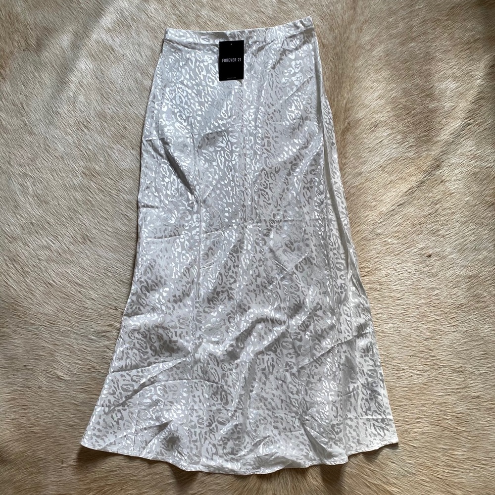 *NWT* Forever 21 skirt